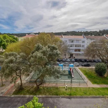 アパート Cozy And Sunny Family *