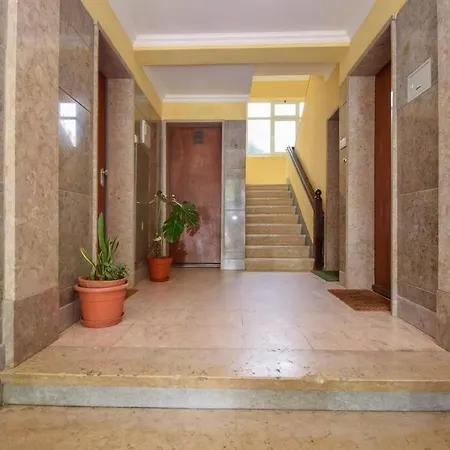 Cozy And Sunny Family アパート