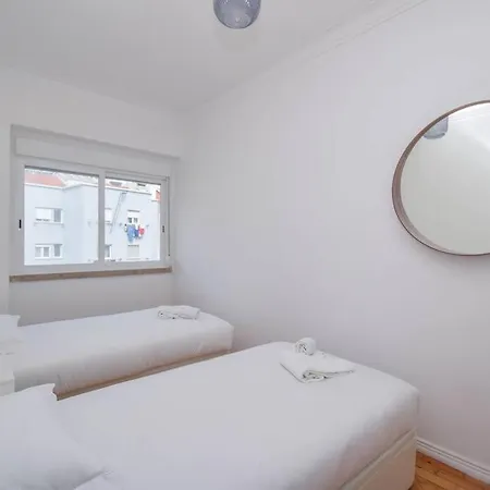 Cozy And Sunny Family ליסבון