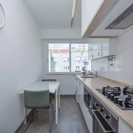 Apartment Cozy And Sunny Family